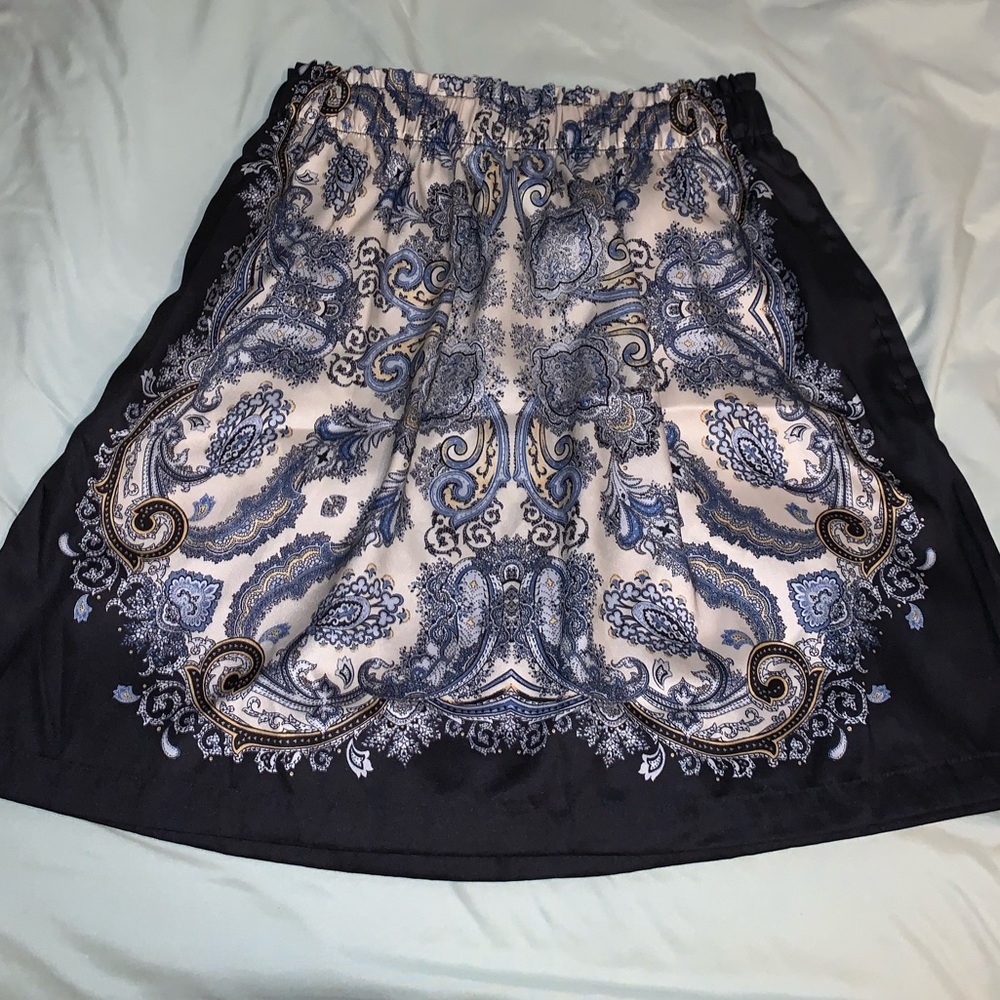 H&M Satin Skirt with Pockets - Size Small - Great Condition!